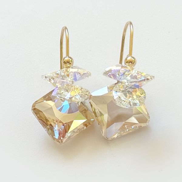 Short Drop Princess Cut Crystal Custer Earrings - Color Golden