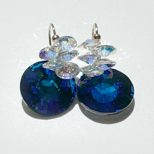 Short Drop Round Crystal Custer Earrings - Color Blue