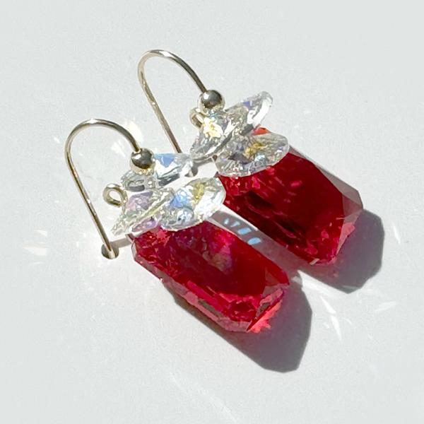 Short Drop Emerald Cut Crystal Custer Earrings - Color Red
