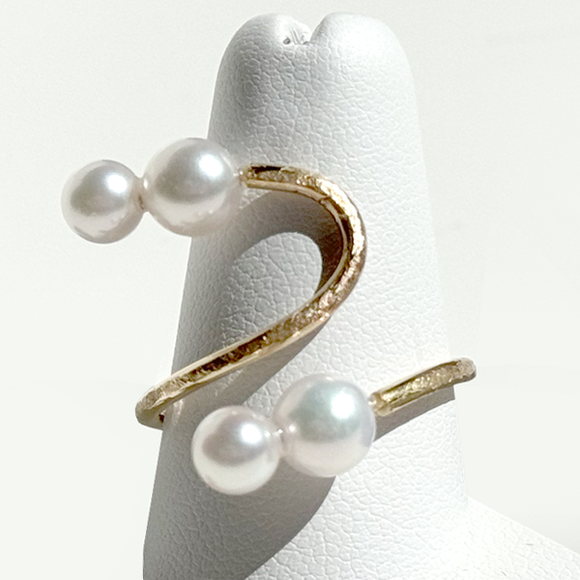 14 Karat Gold Akoya Pearl Textured Ring - Extravagant