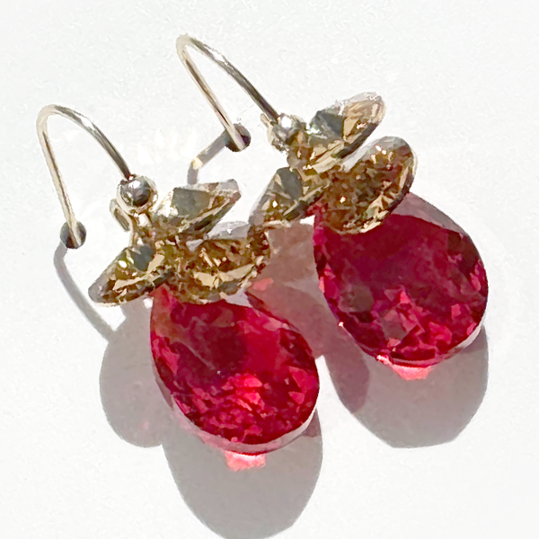 Short Drop Modern Pear Crystal Cluster Earrings - Holiday Collection - Color Red with Gold