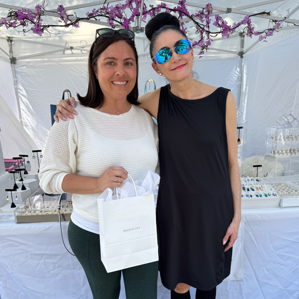 Artist Lisa Ramos with a Customer at the Fine Art in the Park - Los Altos | MONOLISA Handbags & Jewelry Made in California
