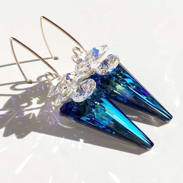 Versatile 14k Gold Short Scroll Design Spike Cluster Crystal Earrings - Unique Blue
