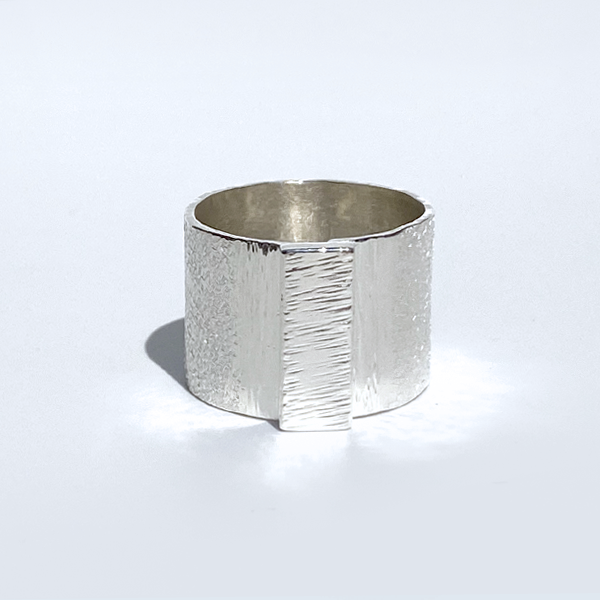 Carol Collection Wide Band - Uniqueness