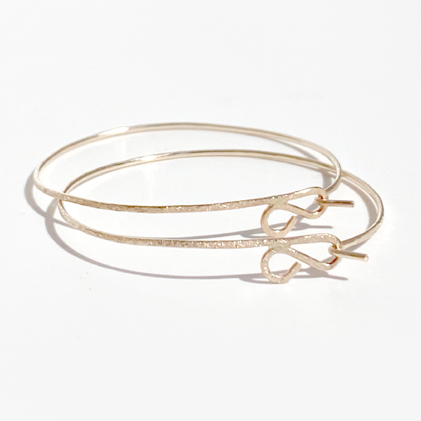 14 Karat Gold Textured Hoop Earrings - Gold Silk