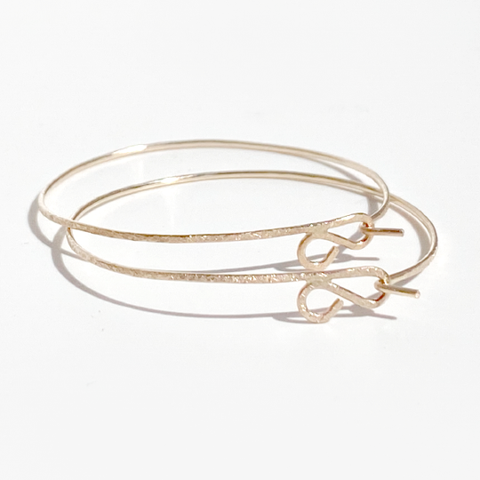 14 Karat Gold Textured Hoop Earrings - Gold Silk