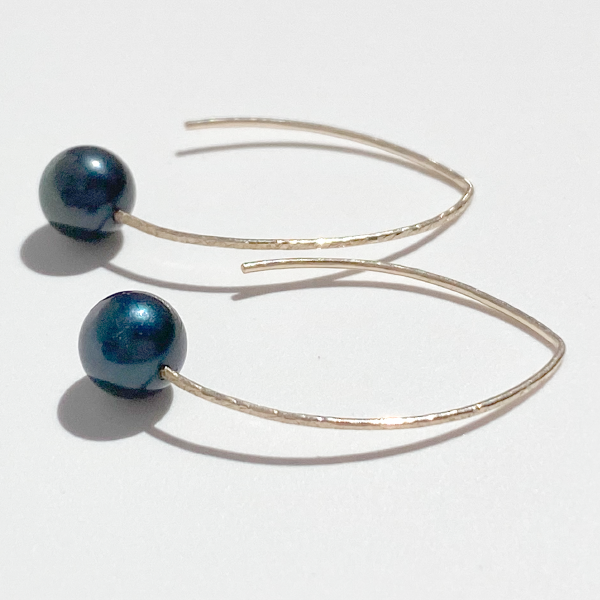 Textured 14 Karat Gold Akoya Black Pearl Earrings – MONOLISA