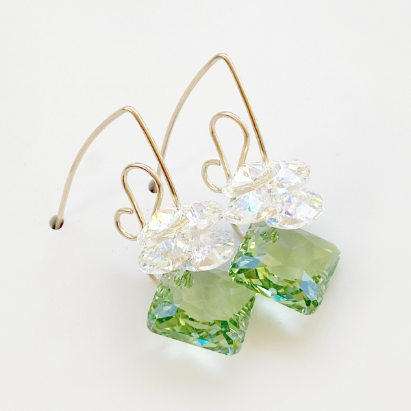 Versatile Short Scroll Design Princess Cluster Crystal Earrings - Peridot